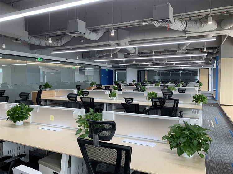 深圳办公室装修封闭式设计，加洲建设打造安静高效办公新场景